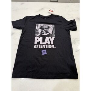 New Nike Sportswear "Play Attention" Graphic Tee Kids Size Large